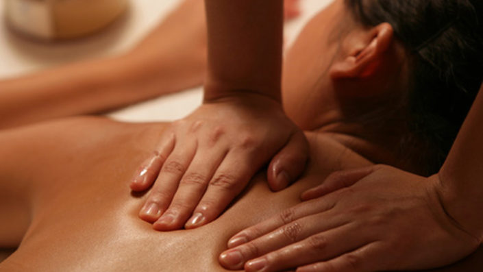 Risveglio_naturale_agriturismo_di_emanuele_francesca_varese_ligure_stanza_massaggi_ayurveda_massages